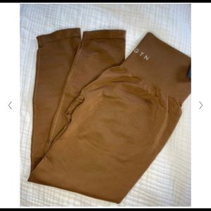 Carmel NVGTN High Waisted leggings 🧡🧡🧡